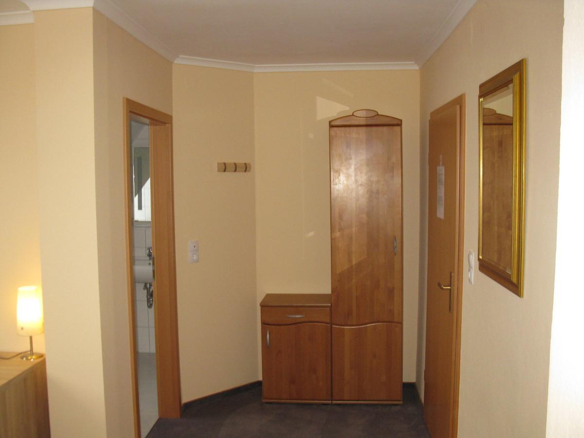 Loens Hotel Garni Garbsen Exterior photo