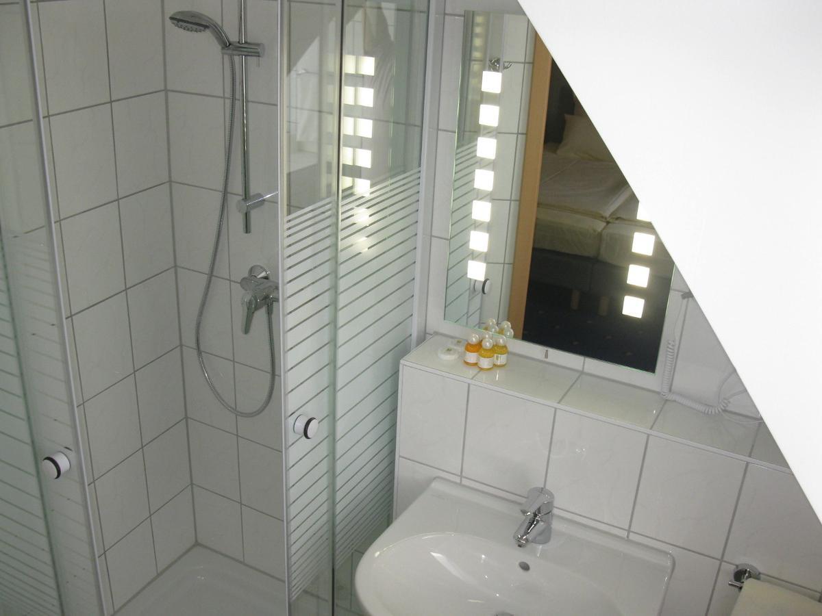 Loens Hotel Garni Garbsen Exterior photo
