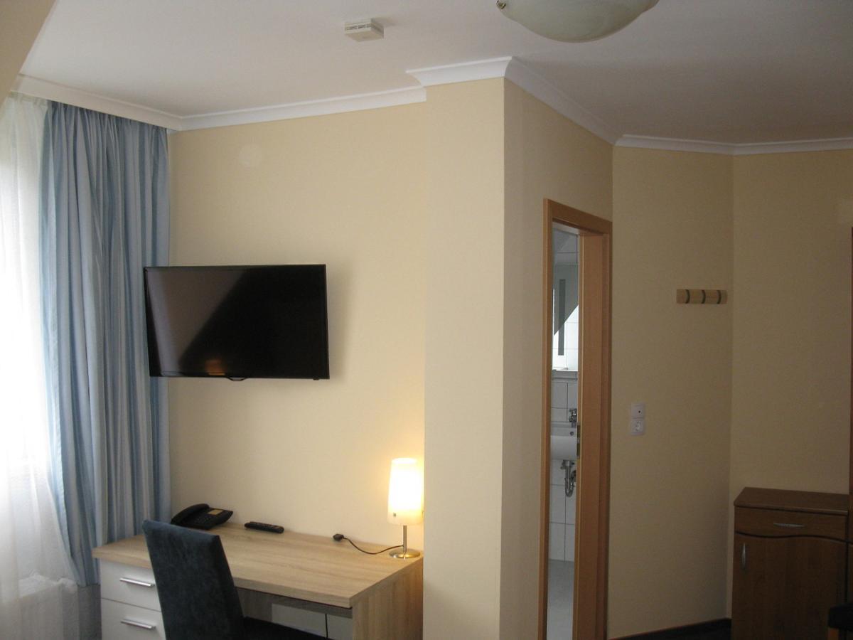Loens Hotel Garni Garbsen Exterior photo