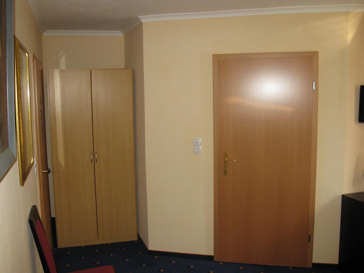 Loens Hotel Garni Garbsen Exterior photo